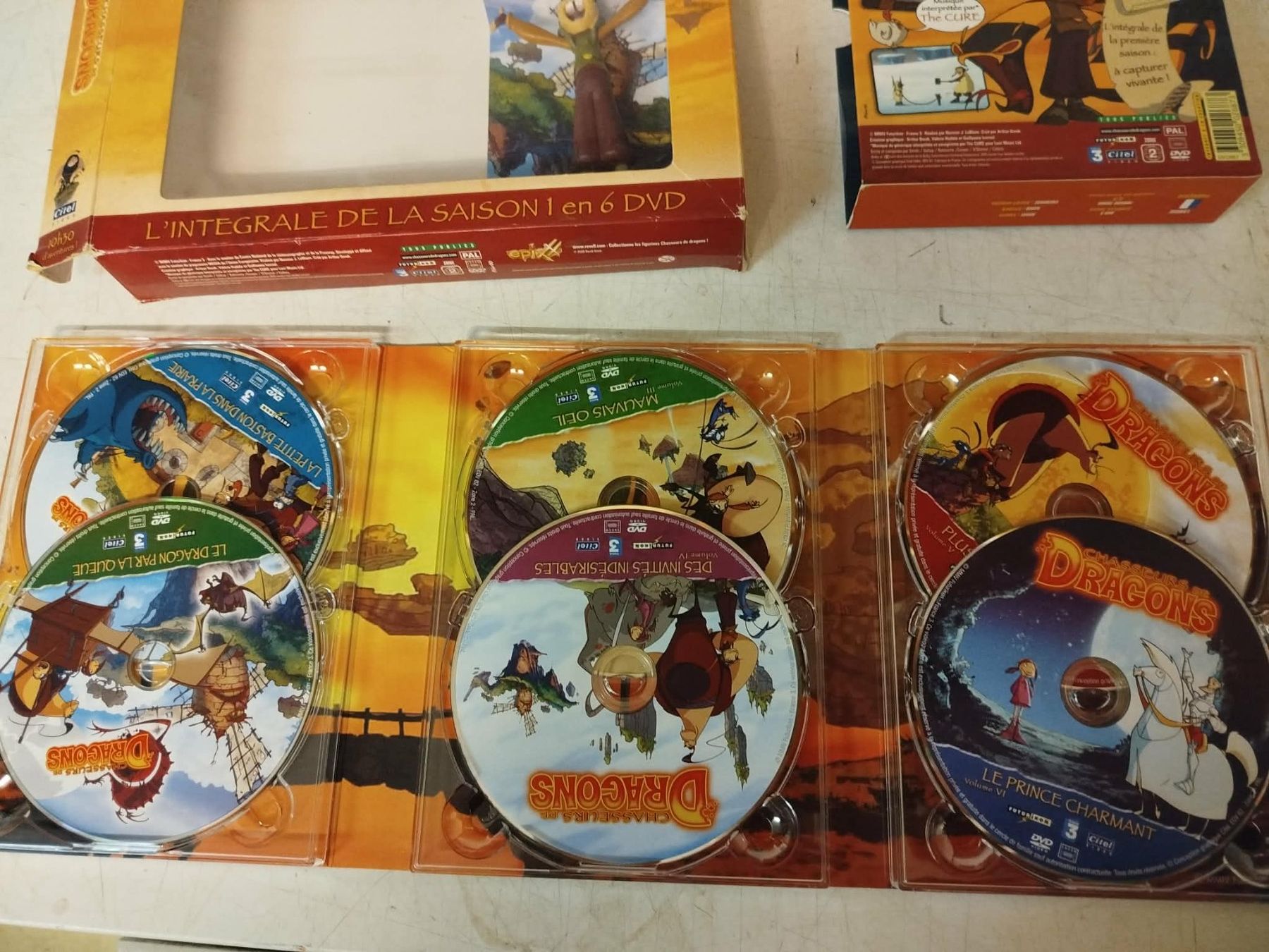 Alle DVDs: Chasseur de Dragons: L'integrale - Coffret 6 DVD – Gebraucht aus La Chaux-de-Fonds von Emmaus2300CDF 8