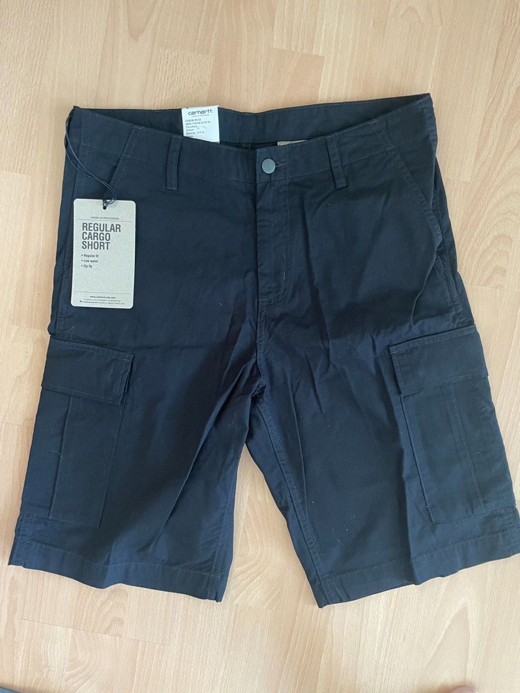 Carhartt Pantaloni: Carhartt Regular Cargo Short 32 – Nuovo e nell'imballaggio originale da Embrach venduto da Pasimoki