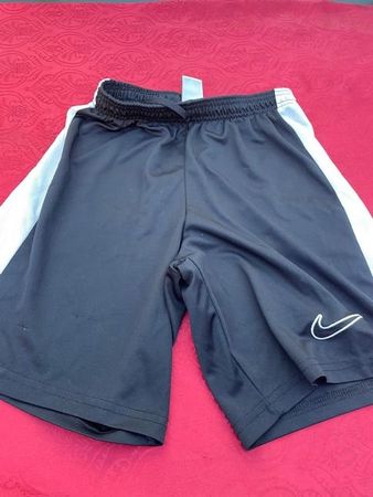 Kinder Junge Sport Turn Shorts schwarz Nike Dri Fit Slim S