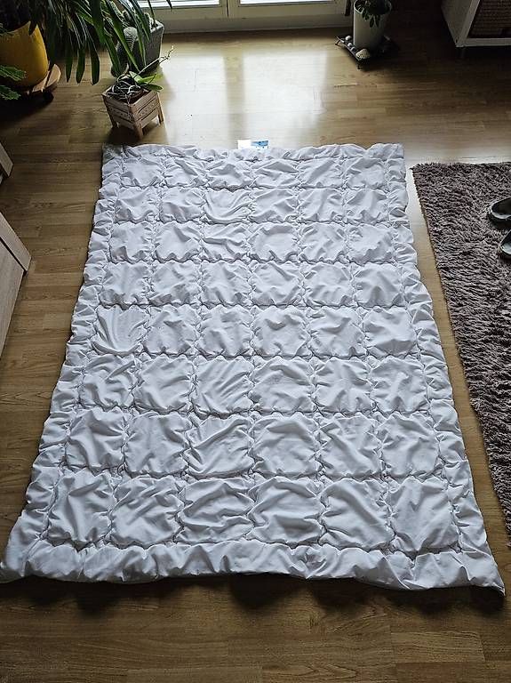 Coperte: Duvet Bettdecke Bett – Usato da Sisikon venduto da bryke