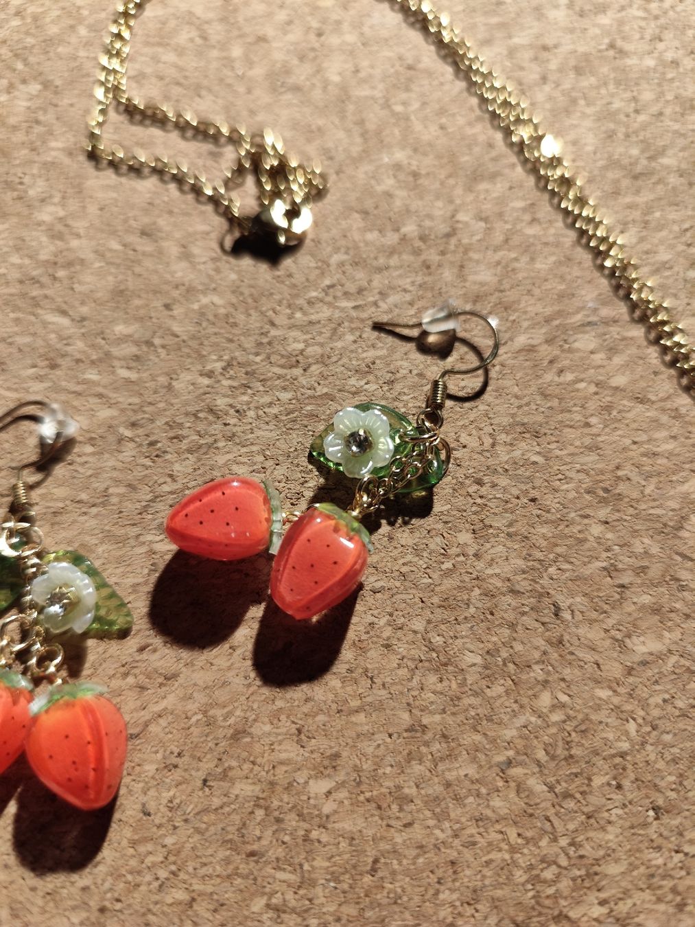 Catenine: Cottagecore: Erdbeer Schmuck - Set – Usato da Rafz venduto da ell_xks7 3
