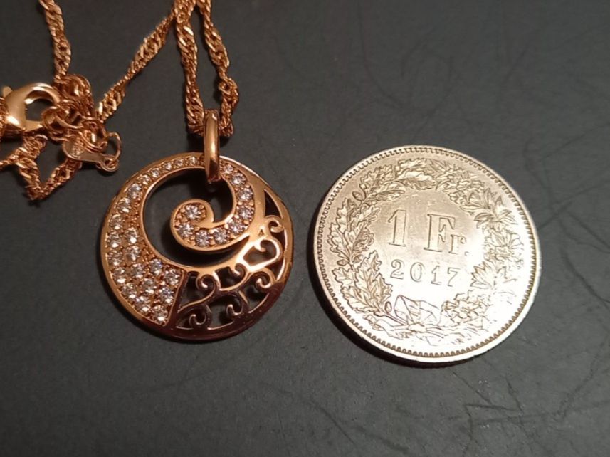 Ciondoli: Vergoldet Anhänger, mit 46cm Kette – Usato da St-Prex venduto da big_c6bb 1