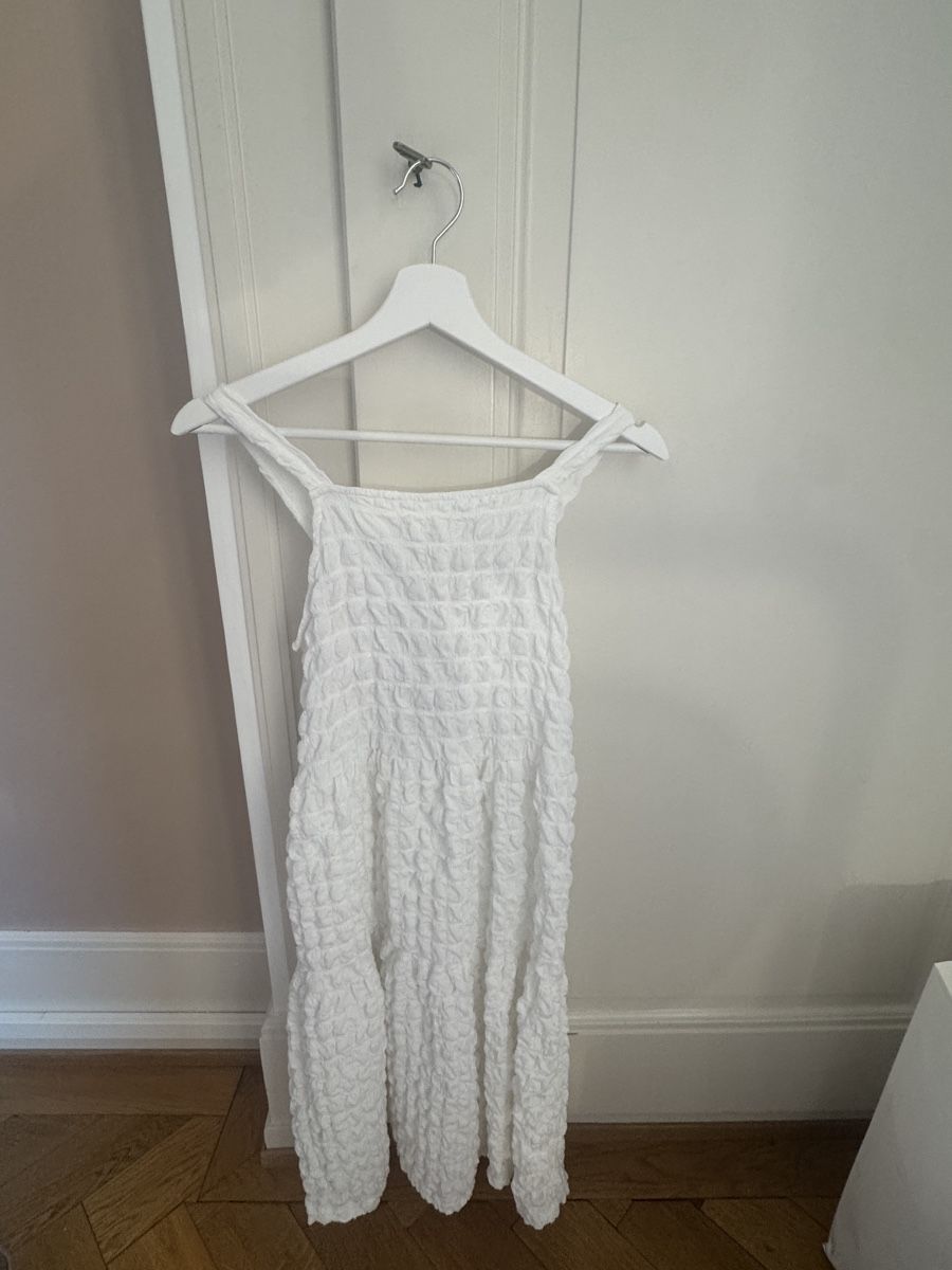 Zara Kleider & Röcke: Zara Ruffle Dress  – Gebraucht aus Genève von Stephanie.xx