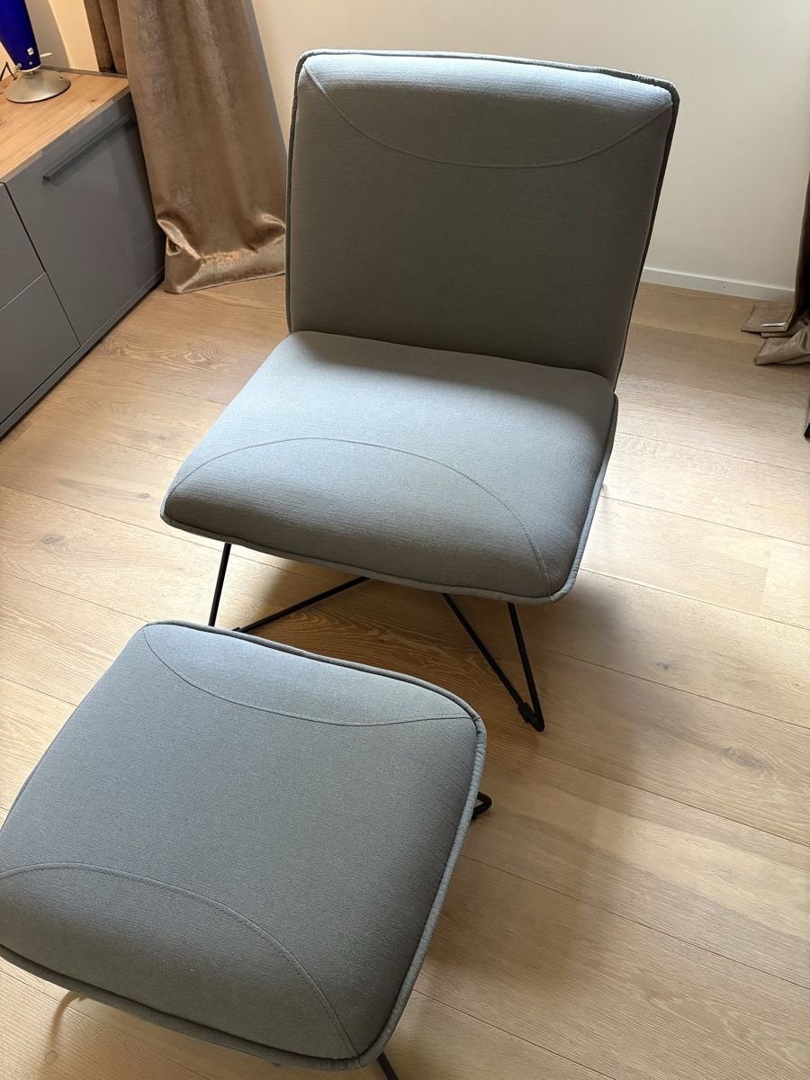 Pfister Sessel: BYYU Sessel mit Hocker von Möbel Pfister – Neu (gemäss Beschreibung) aus Rifferswil von Skywin01