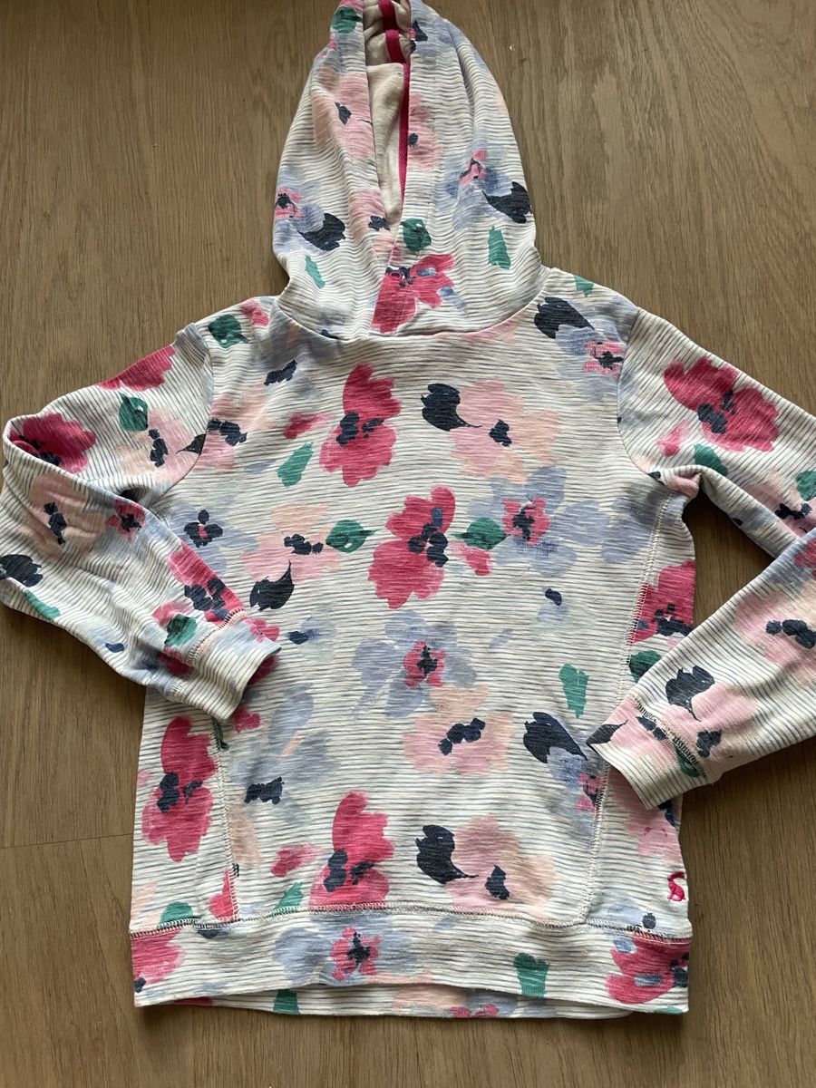 Maglioni & Felpe: Kapuzenpullover mit Blumenmuster, Gr. 122/128 – Usato da Steinhausen venduto da Piaweber1943. 2