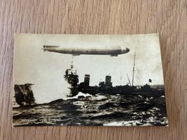 Alte Ansichtskarte Zeppelin Kriegsschiff Rückkehr vom Vorsto