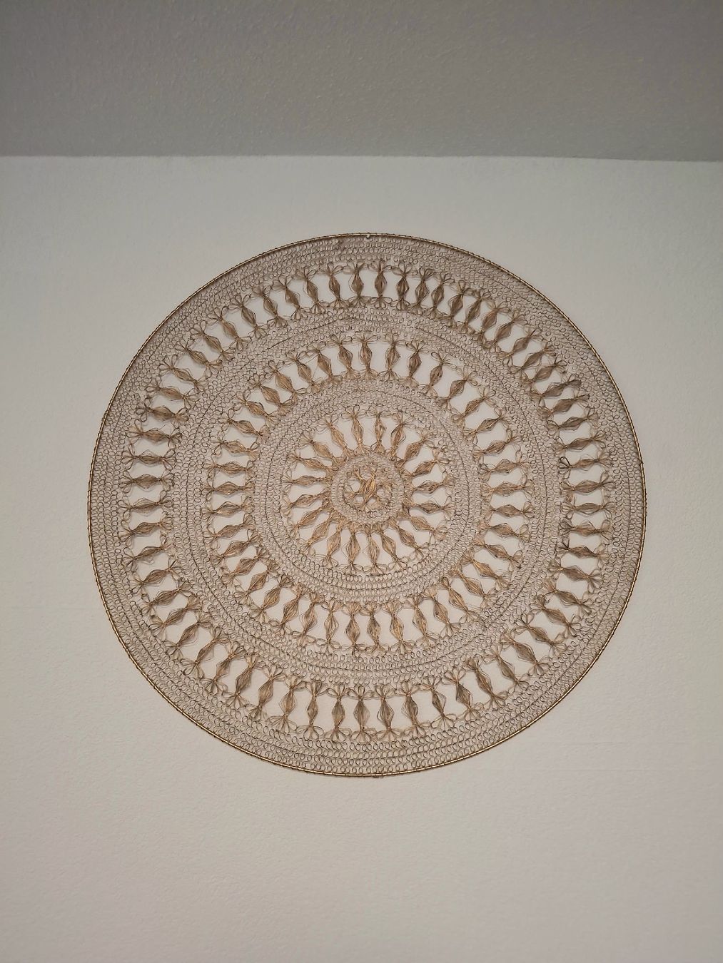 Tutte le decorazioni: décoration métallique ronde doré – Usato da Payerne venduto da sme_86ht 1