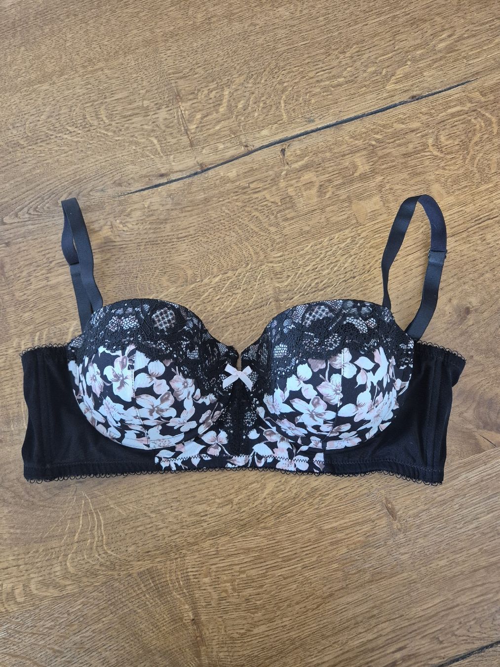 Altra biancheria intima: Schöner Blumen BH, schwarz 80D – Usato da Oberbuchsiten venduto da Wilandra