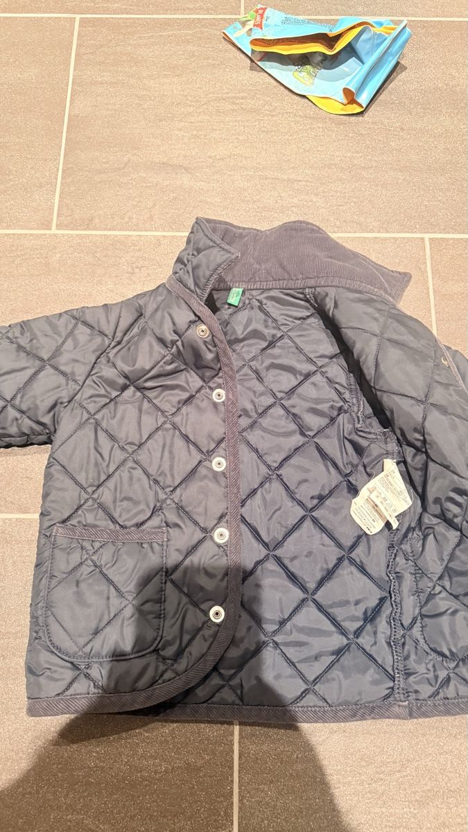 Benetton Giacche & Cappotti: Steppjacke Benetton blau Grösse 18-24 – Usato da Hagendorn venduto da VS0506 1