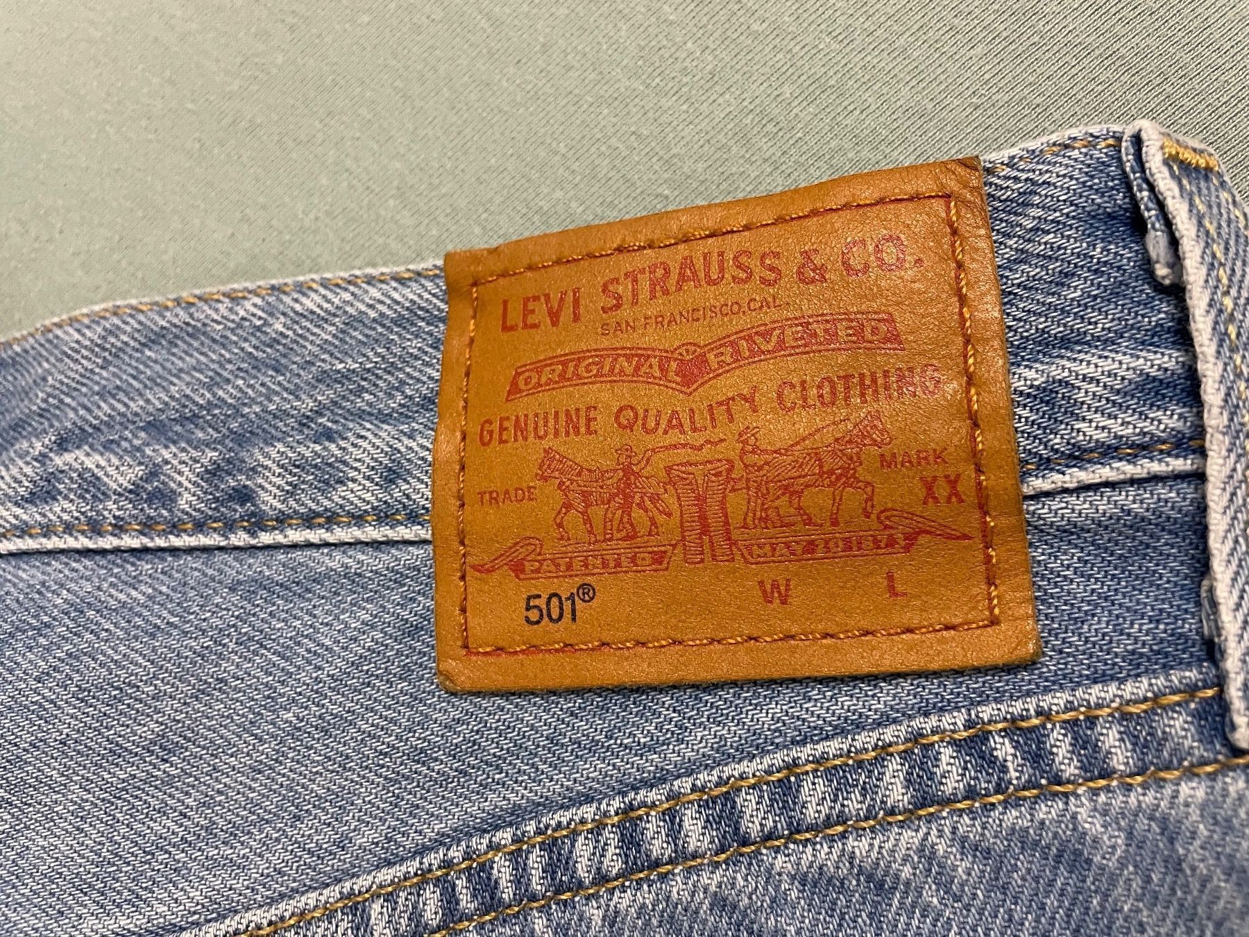Levi's Pantaloni: Levi's 501 Jeans Shorts – Usato da Basel venduto da Robyn20 3