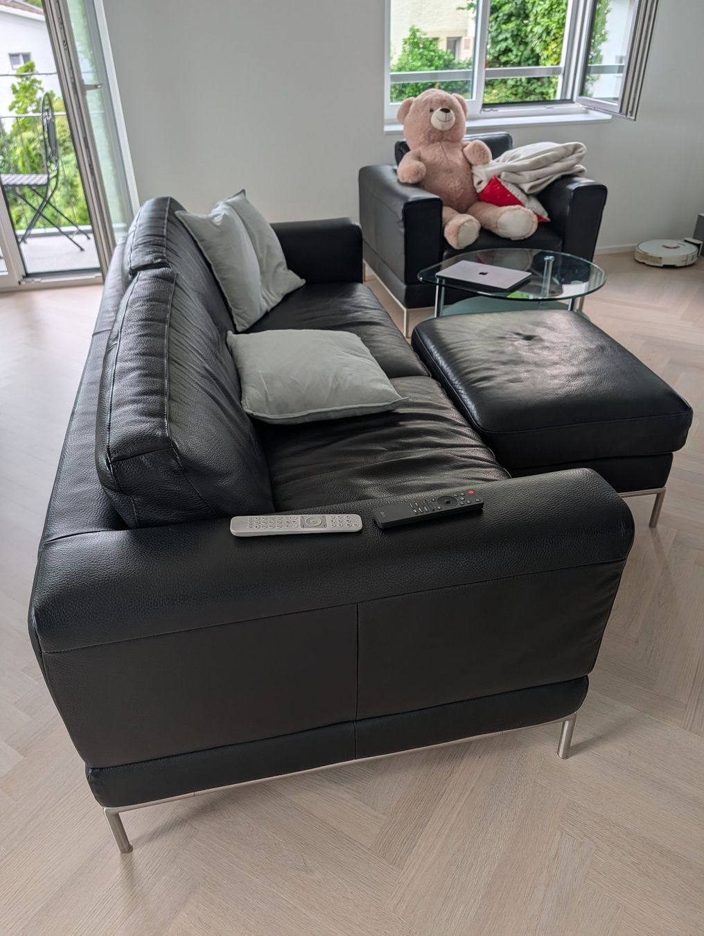 Divani: Schwarzes Echtledersofa mit Sessel und Hocker - Super! – Usato da Kilchberg ZH venduto da serced 1