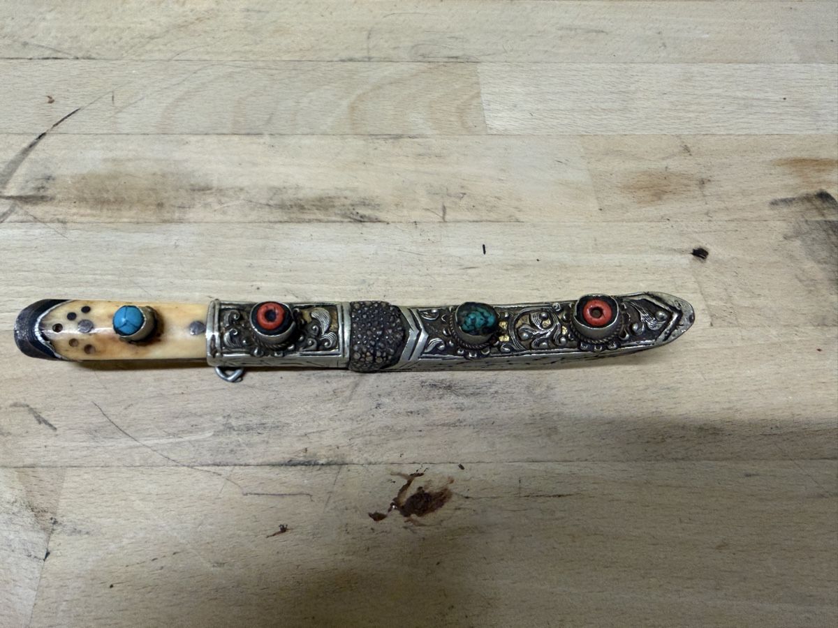 Besteck: Dolch mit Scheide und Edelsteinen Griff aus Knochen – Gebraucht aus Strengelbach von RaenAntikDesign 2