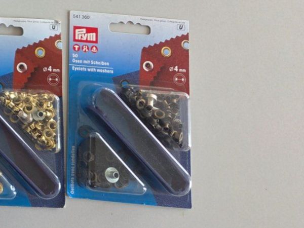 Bottoni: Prym Ösen 4mm altmessing NEU – Nuovo e nell'imballaggio originale da Winterthur venduto da LederSchneiderei