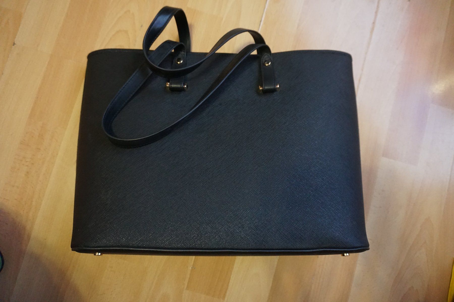 H&M Borse da donna: Schwarze H&M Handtasche – Usato da Zürich venduto da einalemjena