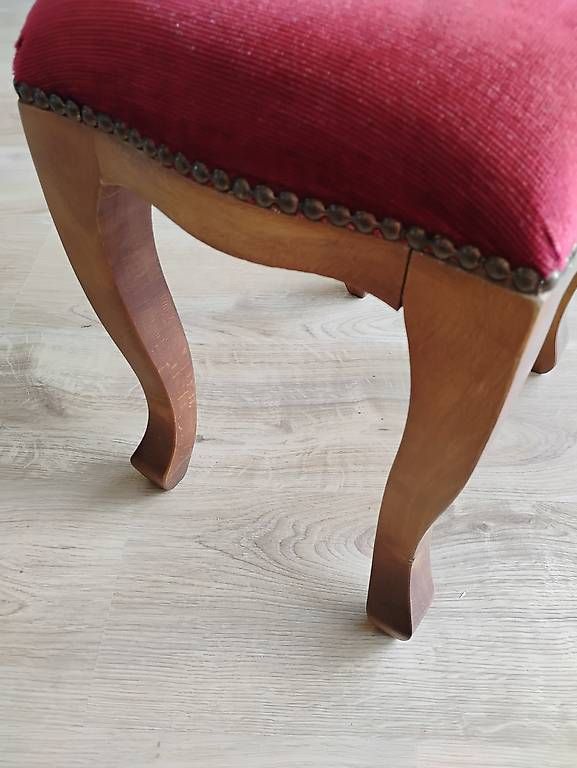 Louis XVI Fussschemel aus Holz gepolstert & stilvoll (Gebraucht) in Giswil für CHF 82 – nur Abholung auf Ricardo kaufen