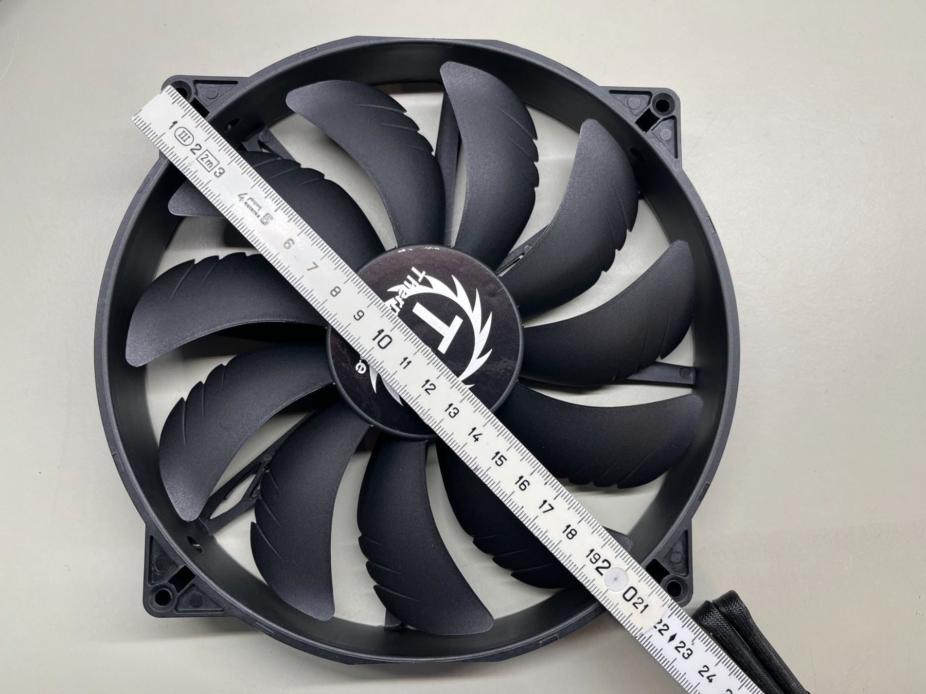 Thermaltake Ventilatori: PC Lüfter Gross 22cm 2 Stück – Nuovo (secondo la descrizione) da Jenaz venduto da Speedy350 4