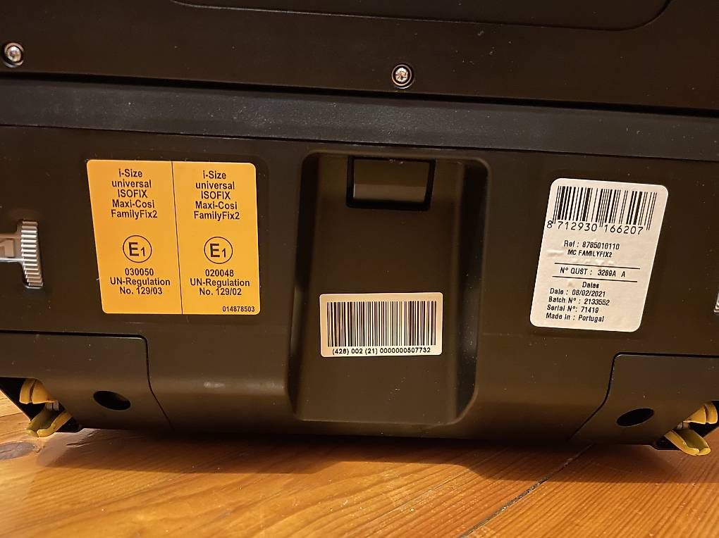 Maxi-Cosi Seggiolini per auto: Maxi-Cosi Isofix-Base mit Babyschale – Usato da St. Gallenkappel venduto da Comet05 1