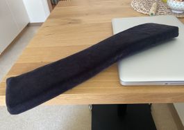 Elsa PC Handauflage-Kissen mit Velousbezug schwarz