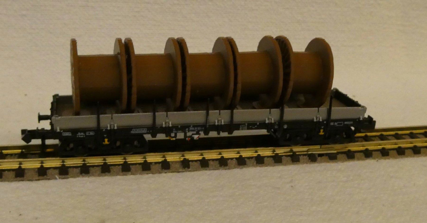 Hobbytrain Modellini di ferrovie: Rungenwagen mit Kabelrollen – Nuovo (secondo la descrizione) da Rupperswil venduto da Ropi03