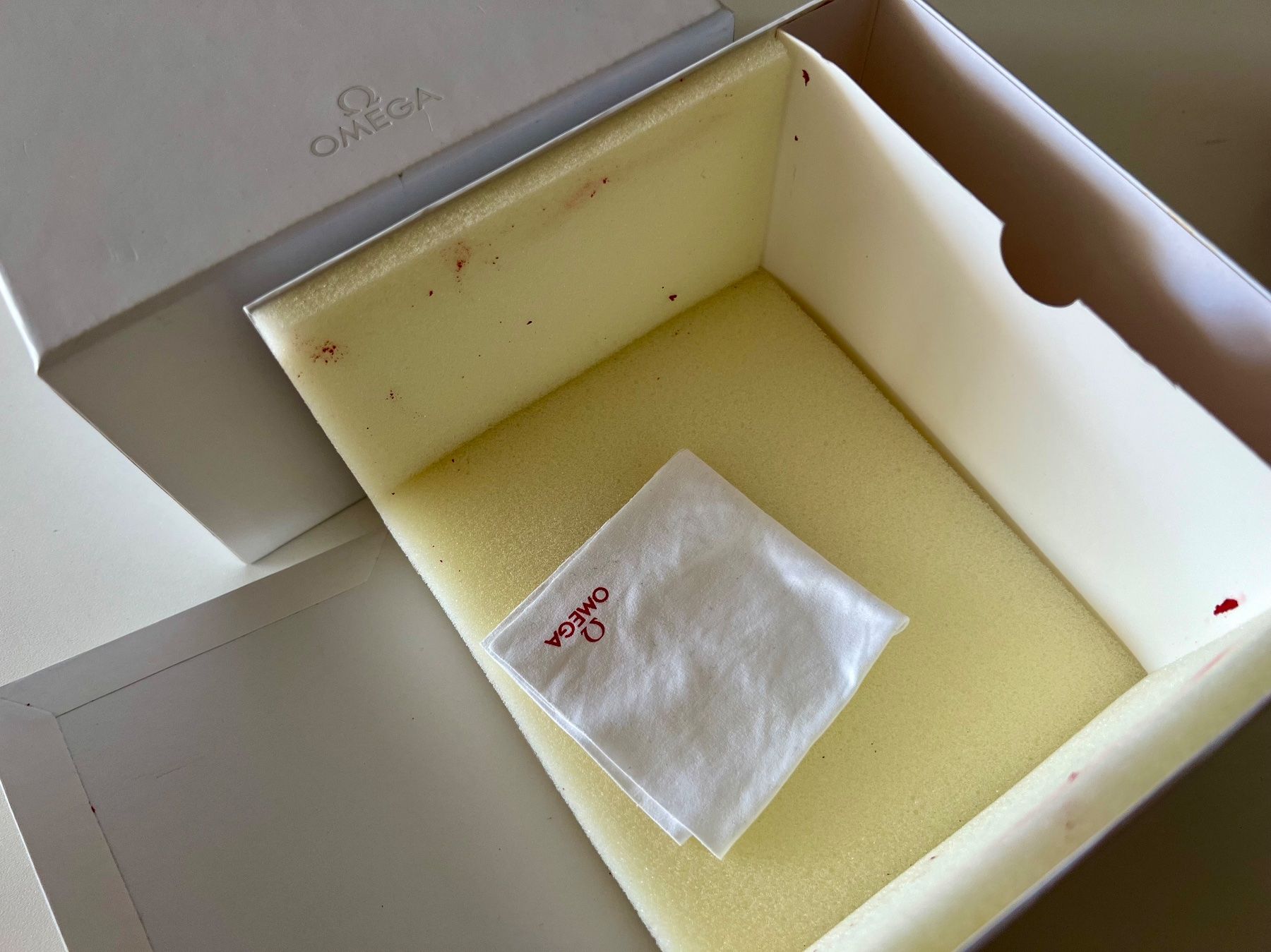 Omega Orologi: OMEGA red watchbox with outerbox and soft microfiber, 2000’s – Usato da Mont-sur-Lausanne venduto da vmi_ym5l 9
