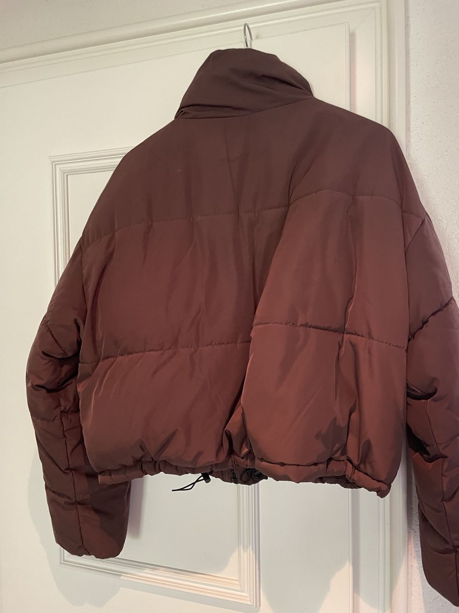Giacche: Stylish Brown Puffer Jacket - Size M - Great Condition! – Usato da Waedenswil venduto da Paps04 1