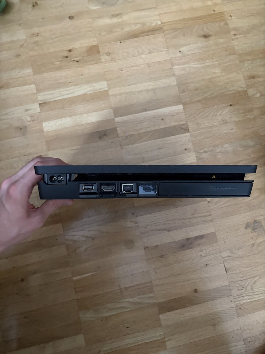 Sony Console: Sony PlayStation 4 Slim – inkl. Controller & Kabel – Usato da Zürich venduto da iain7 1