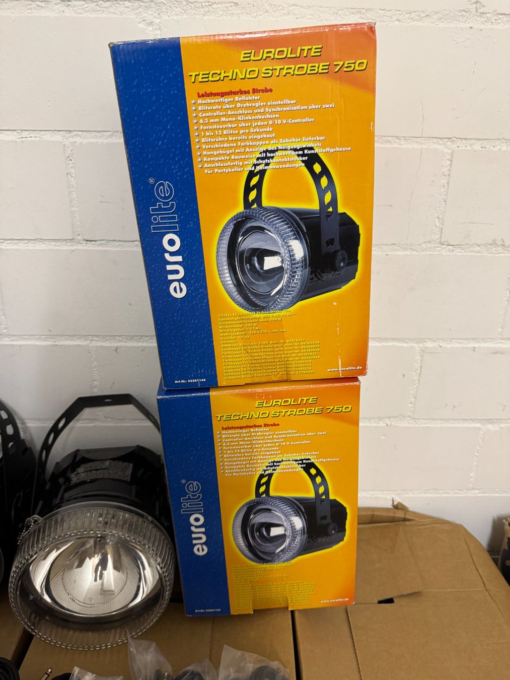 Lampade: EUROLITE Techno Srobe 750 Stroboskop-Set +Steuerung – Usato da Unterkulm venduto da mdd_designs 2