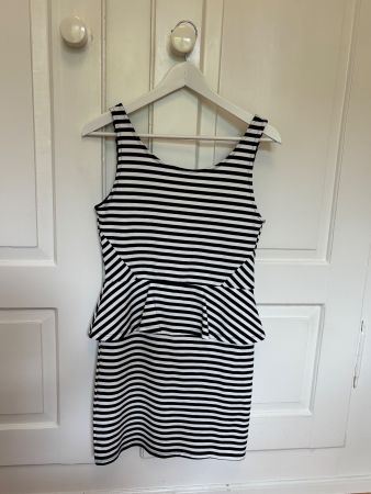 Sommerliches Peplum Minikleid, GR 38 - VERSAND 2 CHF
