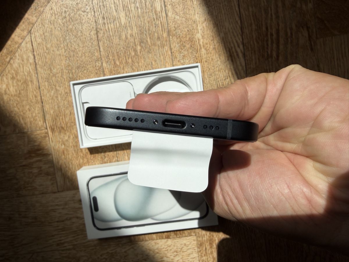 Apple Telefoni cellulari / Smartphones: Neues Iphone 15 128gb Schwarz  – Nuovo e nell'imballaggio originale da Bern venduto da Alexandro 4