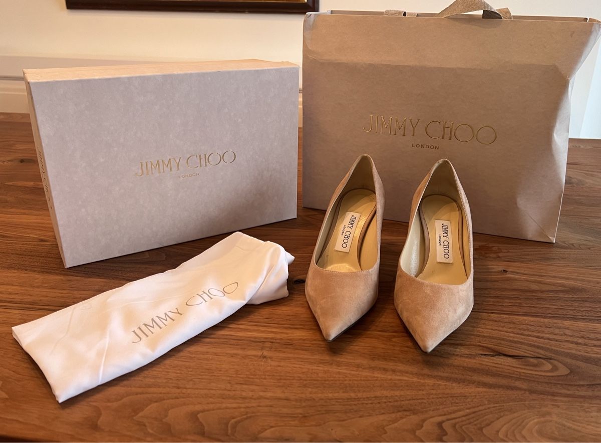 Scarpe da donna: Jimmy Choo Pumps Gr. 36 Wildleder beige – Usato da Basel venduto da Peonia2010