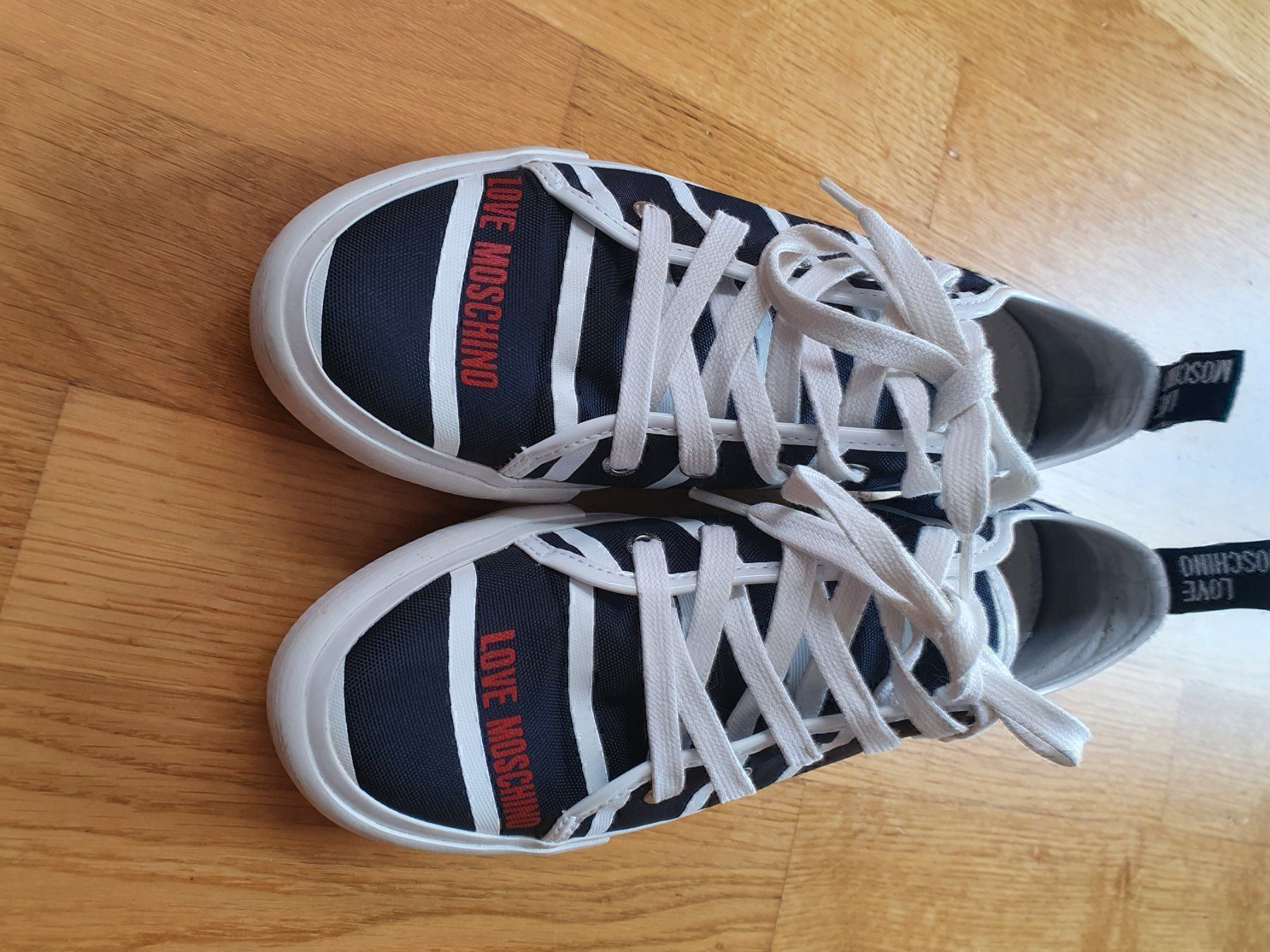 Moschino Scarpe da donna: Sneaker Moschino Love Gr.37 – Usato da Zweidlen venduto da Shubli
