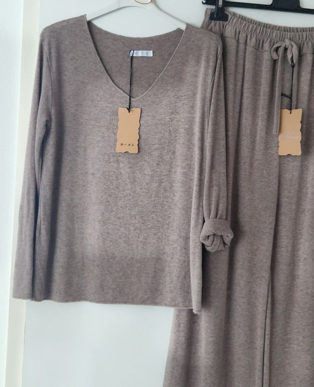 Lotti di vestiti: ENSEMBLE 2 PIÈCES AVEC ANGORA – Nuovo e nell'imballaggio originale da Camorino venduto da JPHANDMADE1 1