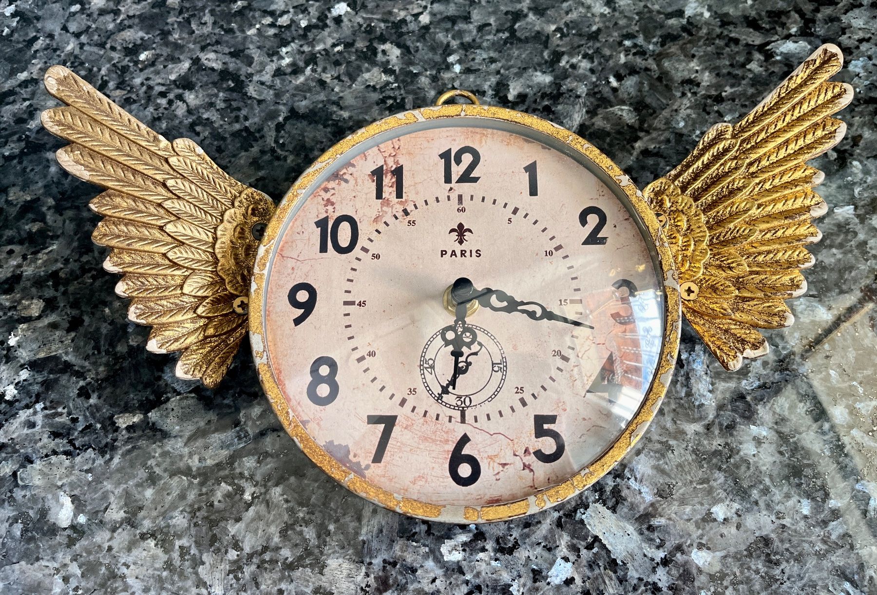 Orologi: Wanduhr mit Engelsflügel – Usato da Spiez venduto da Mamamia