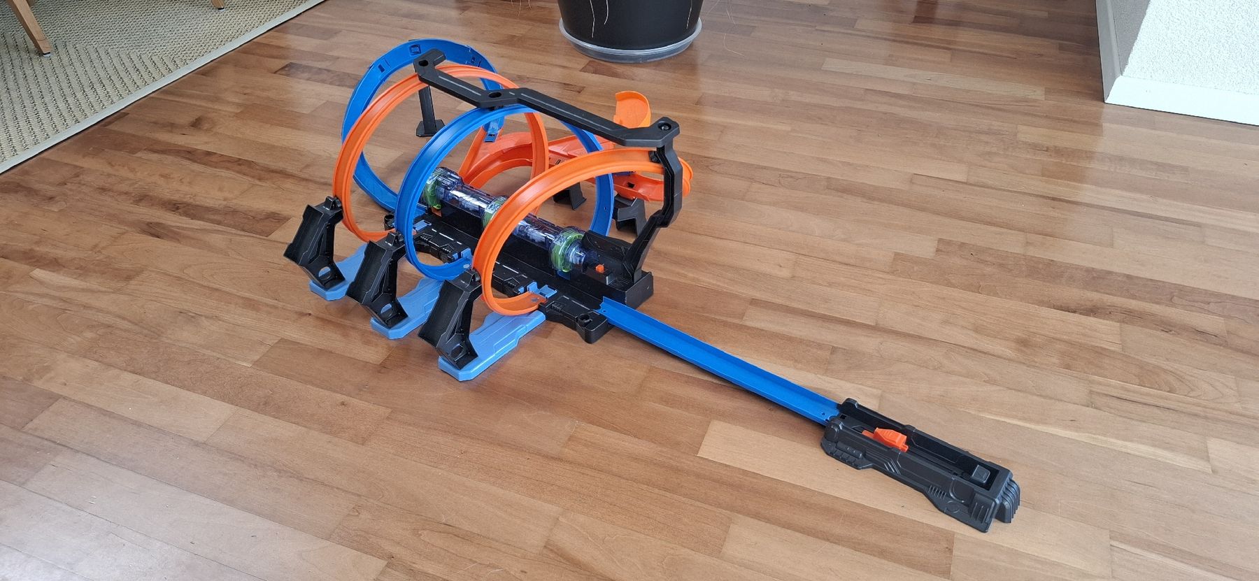 Hot Wheels Giocattoli: Hot Wheels Corkscrew Crash Looping Infernal – Usato da Rümlang venduto da pfipf