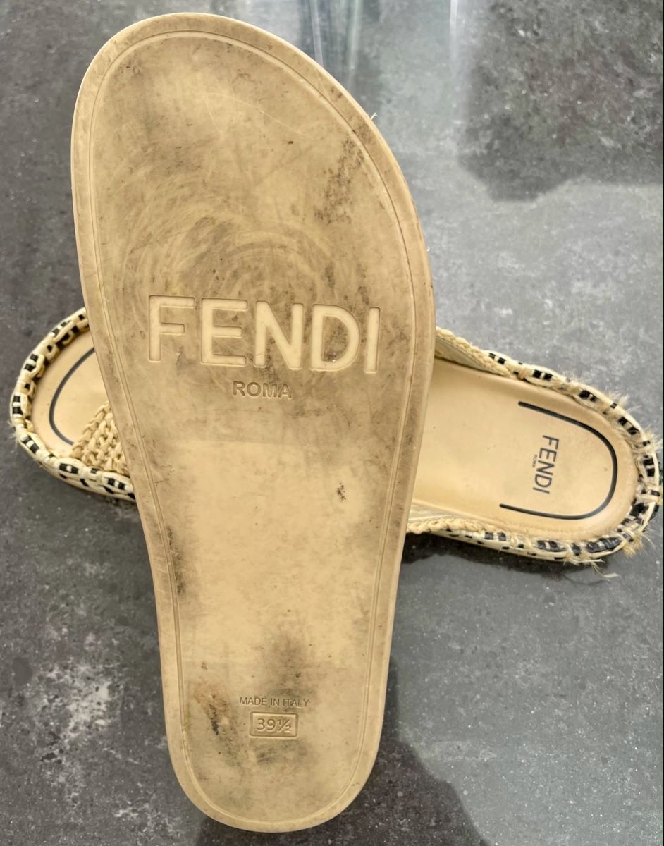 Fendi Chaussures femmes: FENDI FF Reflections Raffia Mules – D'occasion à Birmensdorf ZH par sil_ww8c 2