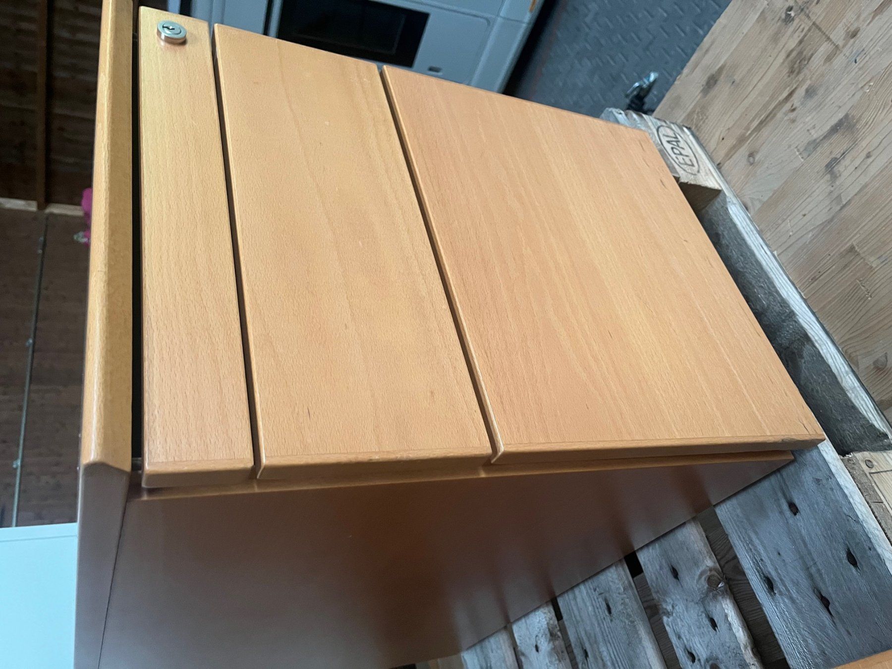 Eléments de bureau: Korpus – D'occasion à Uesslingen par uegaga 3