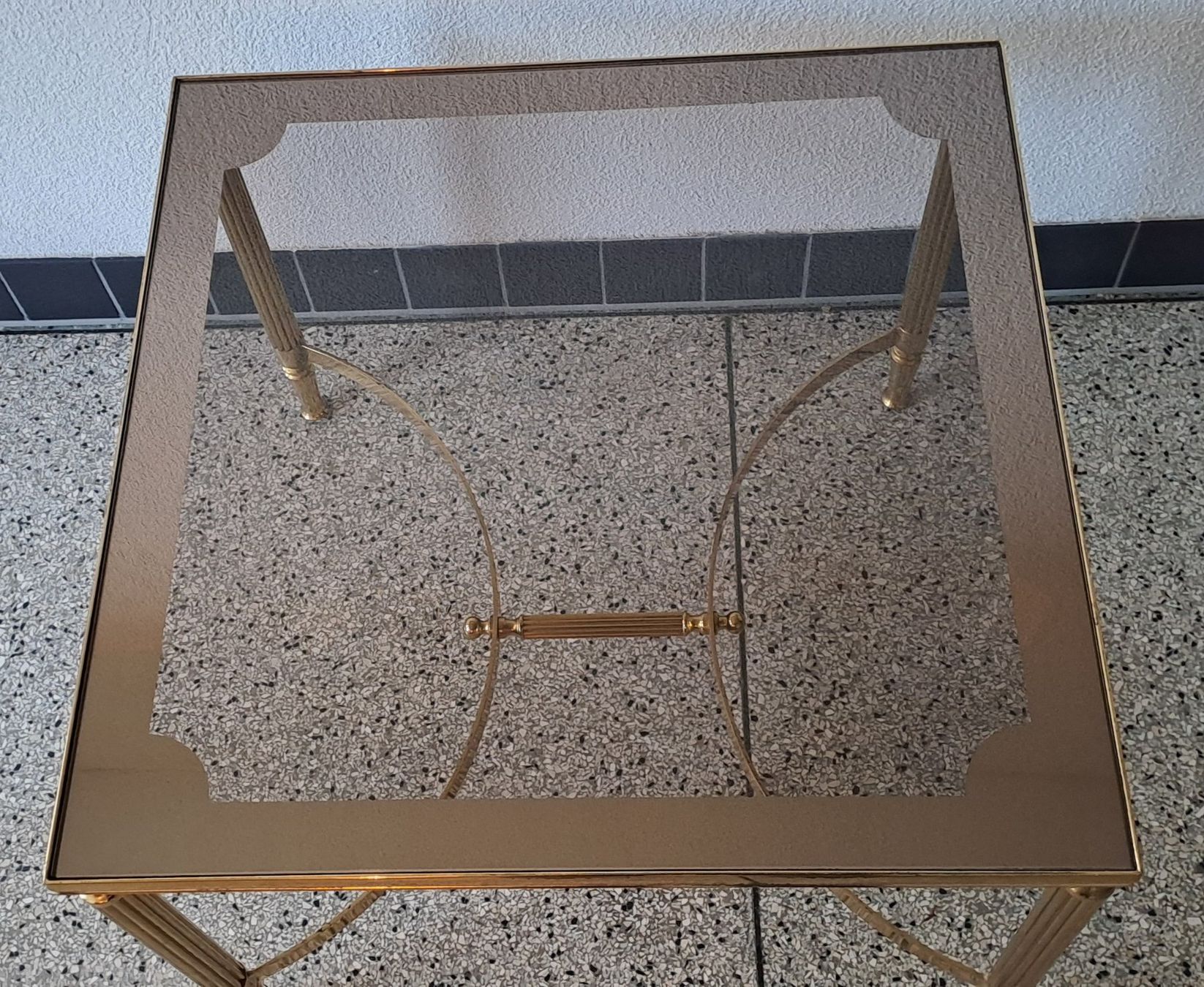 Tische: Salontischli mit Rauchglass - GOLD - – Gebraucht aus Münsingen von Rocking 5