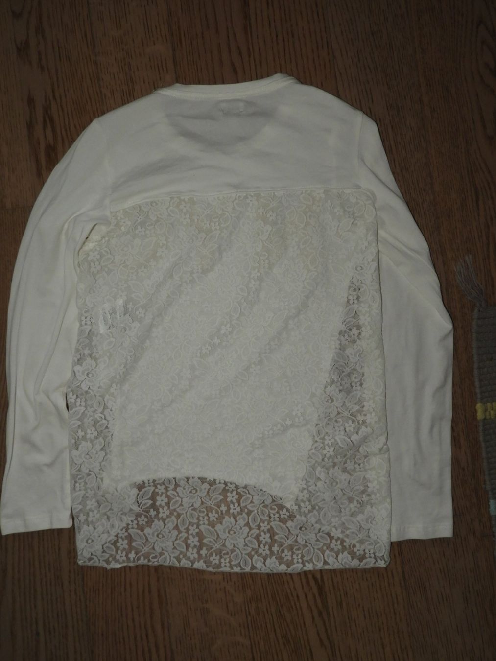 Maglioni & Felpe: Neues Mädchen Langarmshirt mit Spitze, Grösse 164 – Nuovo (secondo la descrizione) da Hergiswil NW venduto da Noema2006 1