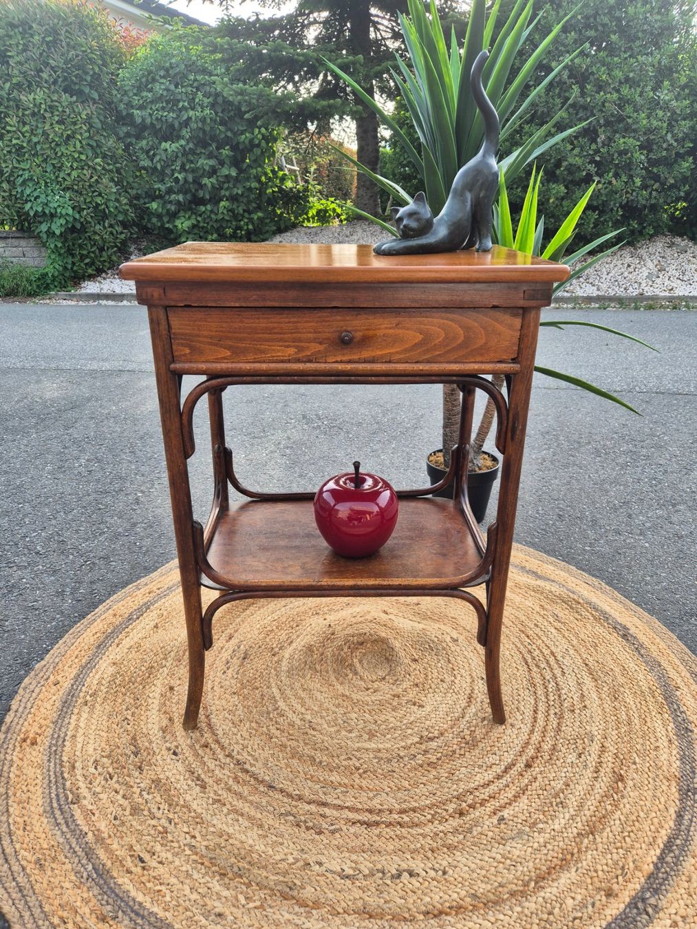 Nachttische: Petit meuble, table de nuit ancienne en bois – Gebraucht aus Fully von tameab