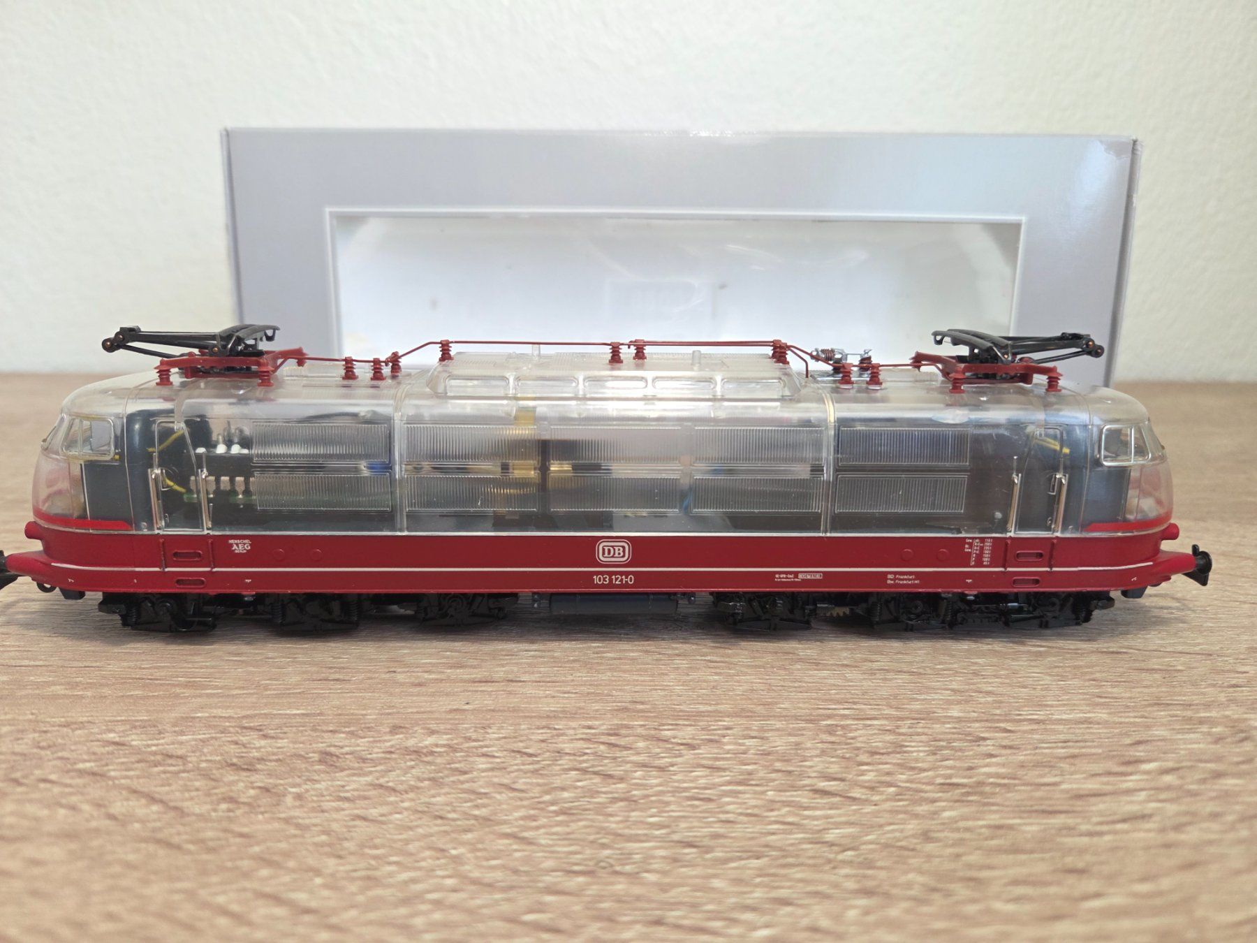 Märklin Modellini di ferrovie: Märklin 3757 E-Lok BR 103 DB Digital H0 – Usato da St-Aubin-Sauges venduto da Lo_Go 1