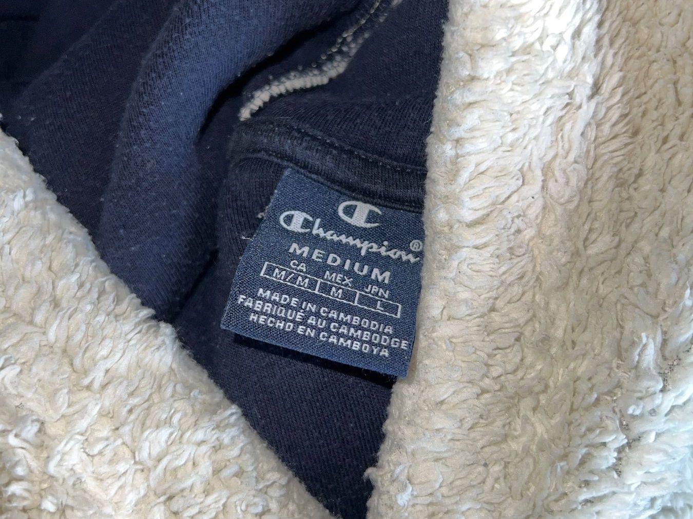Champion Maglioni & Felpe: Champion Teddy Hoodie Grösse M – Usato da Häfelfingen venduto da jul_g7r8 2