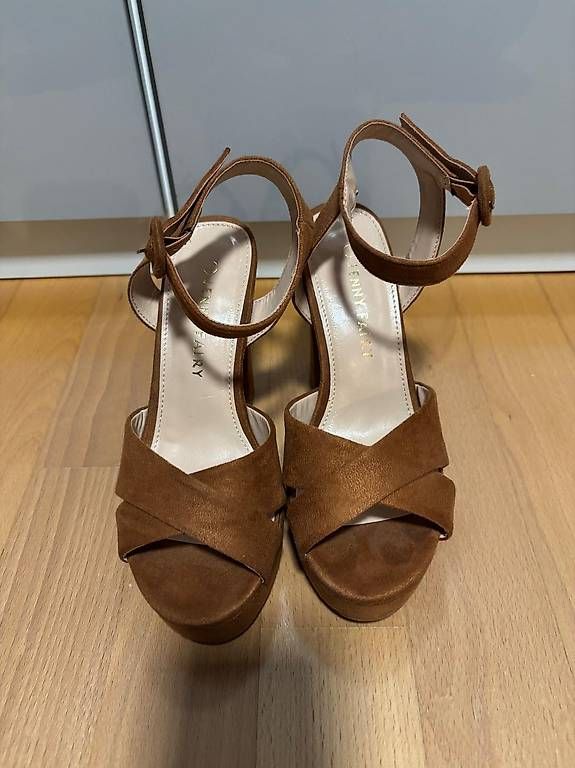 Scarpe da donna: Absatzschuhe Gr 35 – Usato da Horw venduto da Smiling98 1