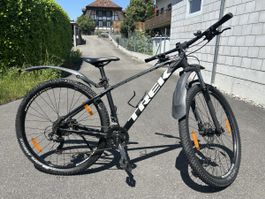 Trek Marlin 5 Mountainbike schwarz Grösse M mit Schutzbleche