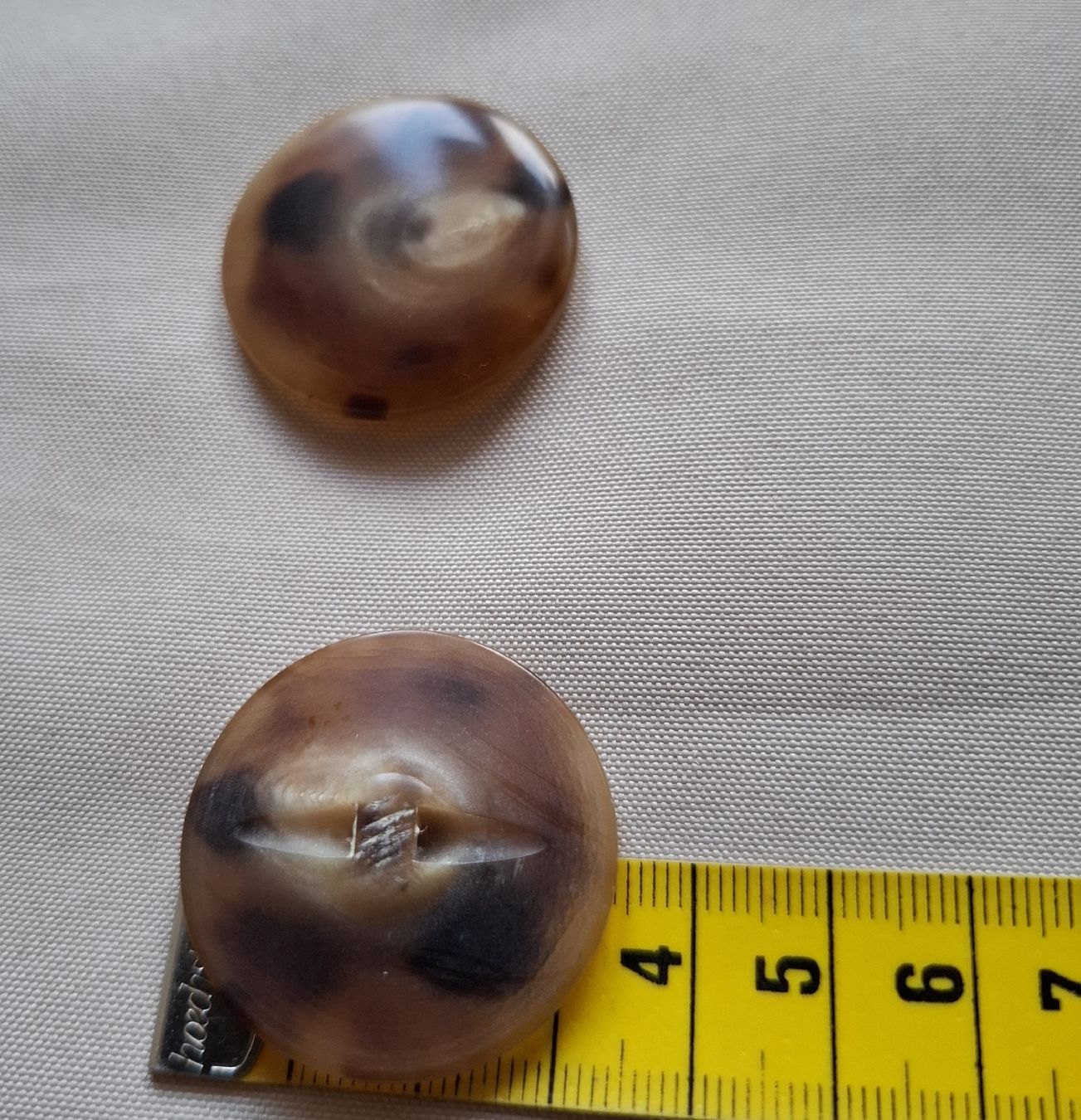 Bottoni: 2 Stück Knöpfe 34 mm. – Usato da Dietikon venduto da Hirschkopf 2