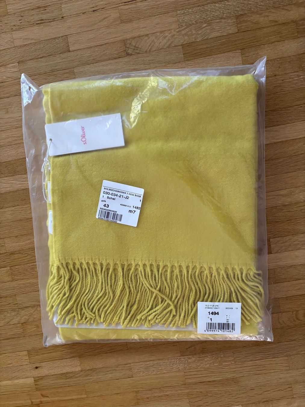 Foulard & Sciarpe: Echarpe Jaune - Yellow Scarf  - S. Oliver – Nuovo e nell'imballaggio originale da Villars-sur-Glâne venduto da Swim_bike_run 3