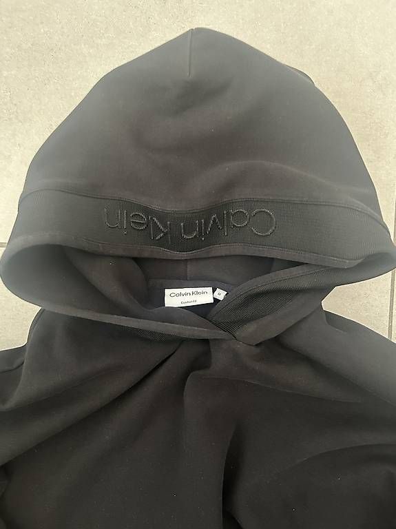 Pullover & Sweatshirts: Felpa Calvin Klein nera con cappuccio  – Neu und originalverpackt aus Bellinzona von oskd925 2