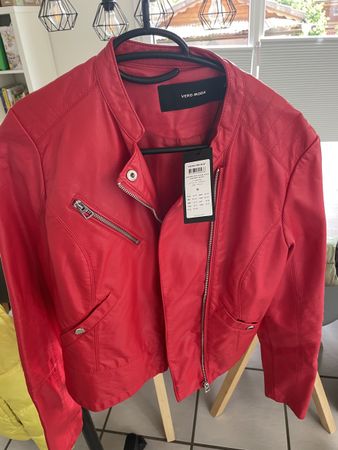 Rote Vero Moda Jacke, Grösse M – Perfekt für den Frühling