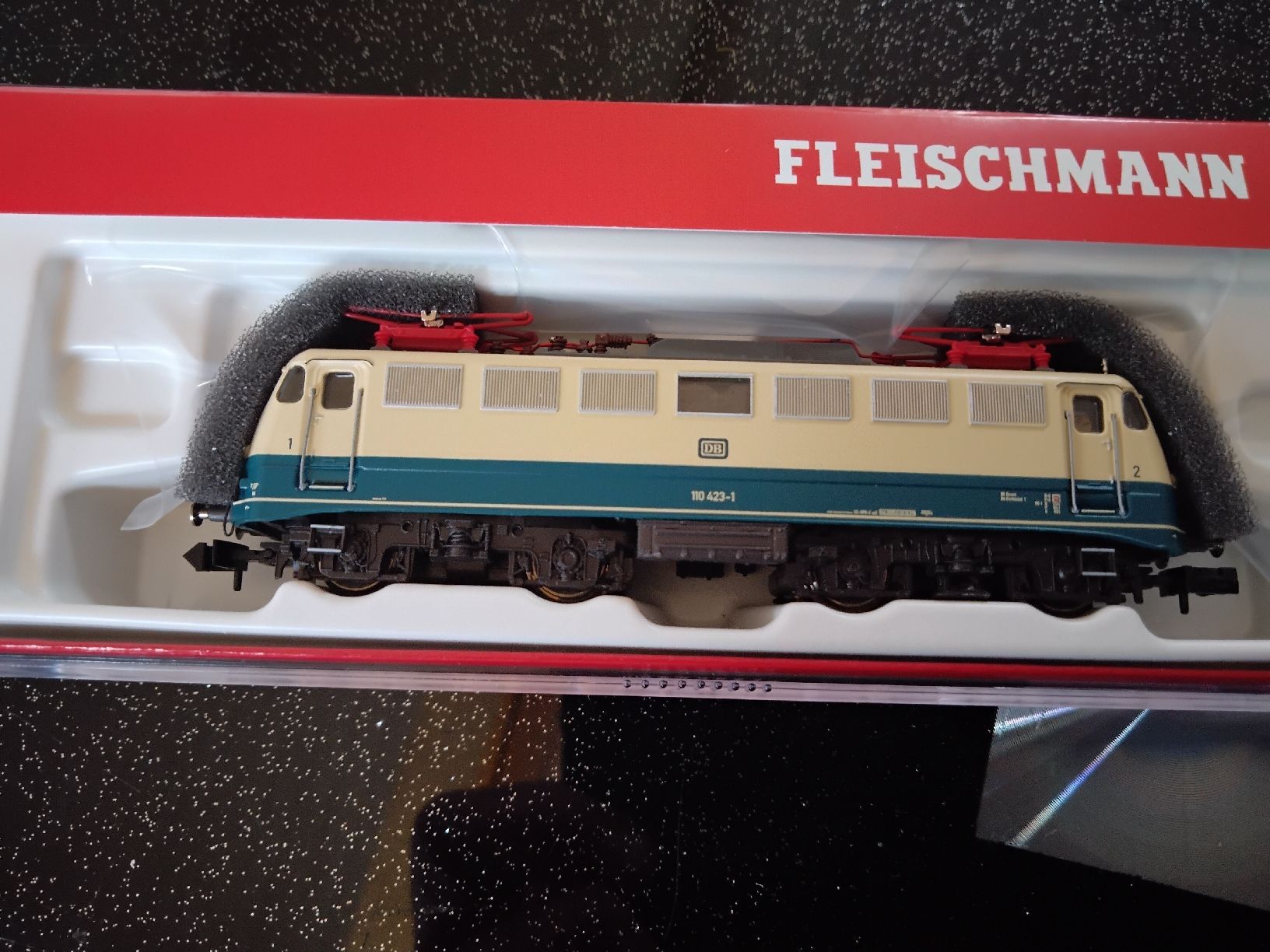 Fleischmann Modelleisenbahnen: Fleischmann DB BR110 DCC Sound Neuwertig  – Neu und originalverpackt aus Romanshorn von jar_rxt9