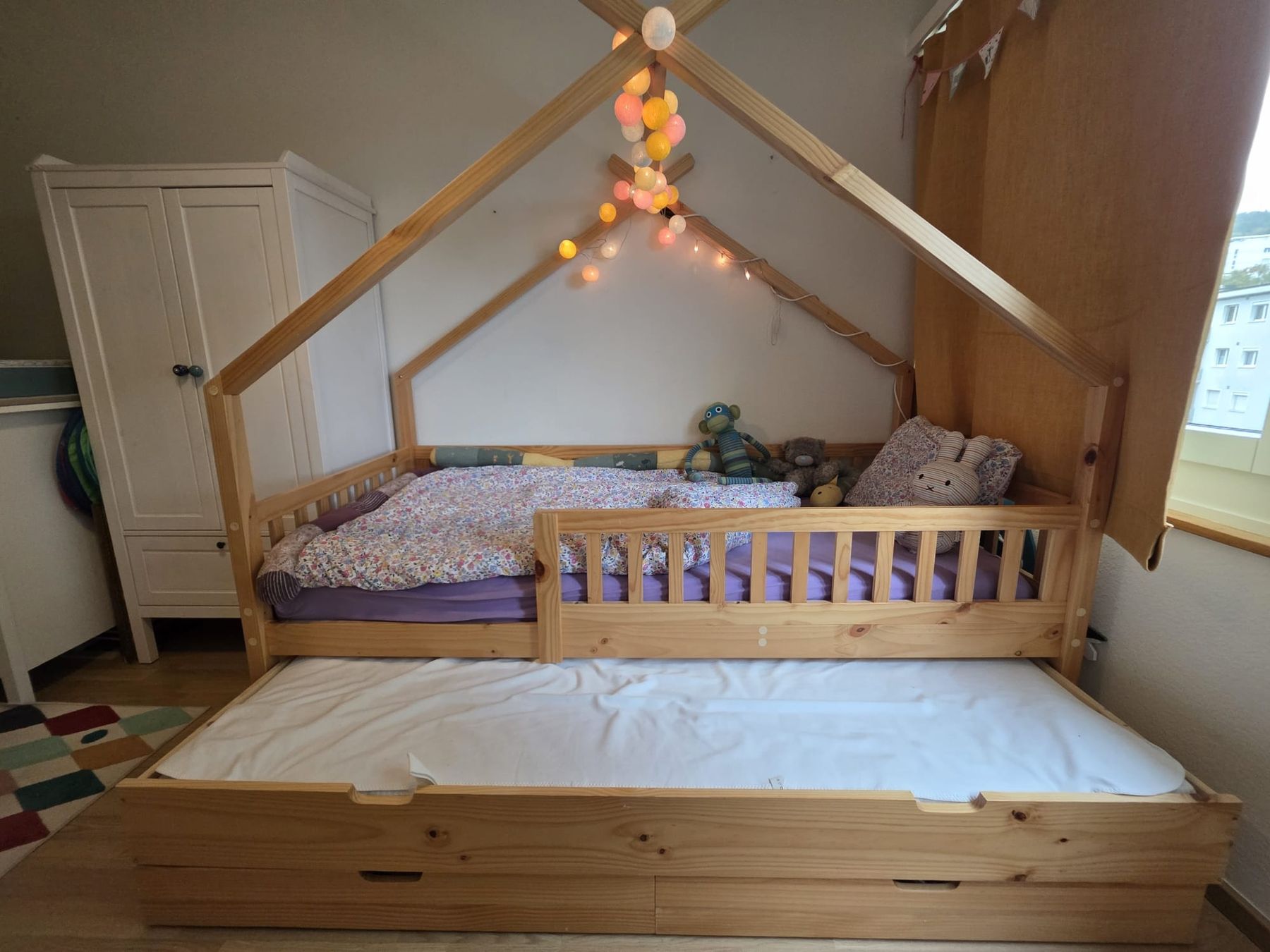 Betten: Hausbett Echtholz 100x200 cm – Gebraucht aus Zürich von LenaS1986 1