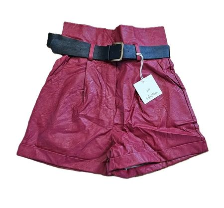 Rote Kunst Leder-Shorts mit Gürtel, Gr. S, neu mit Etikett
